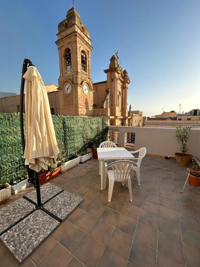 ホテル La Casa In Piazza テッラジーニ エクステリア 写真